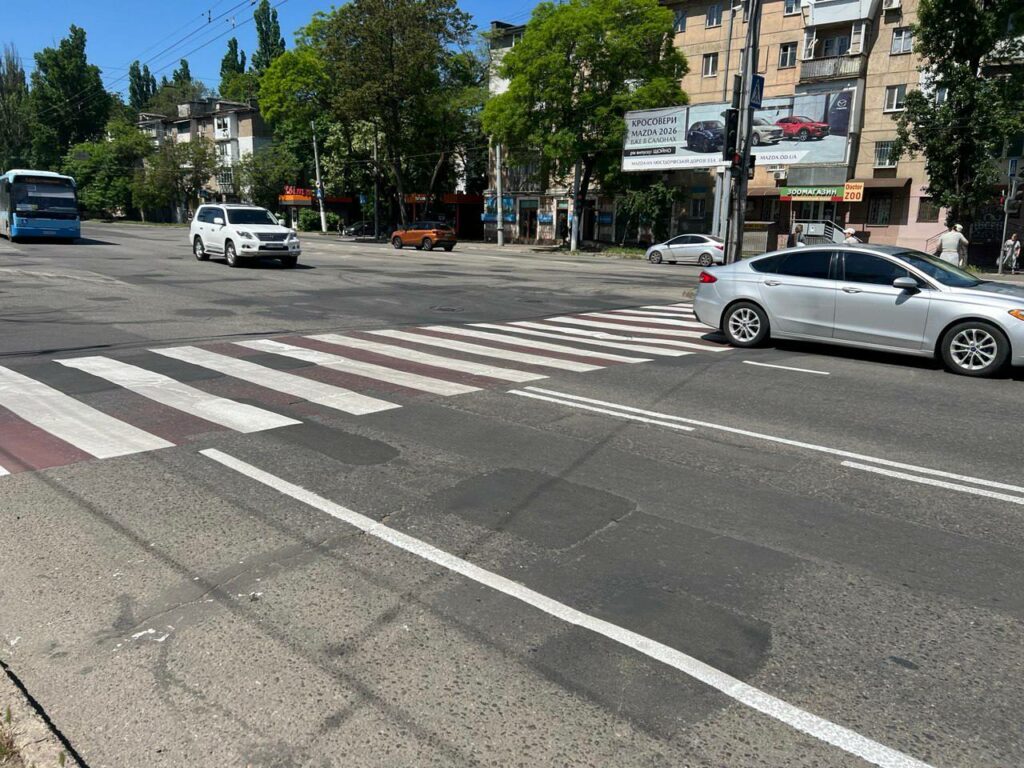 В Одесі оновили дорожню розмітку на чотирьох жвавих локаціях В Одессе обновили дорожную разметку на четырех оживленных локациях