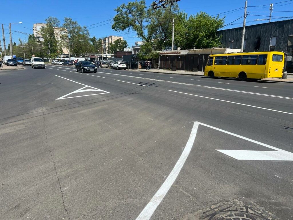 В Одесі оновили дорожню розмітку на чотирьох жвавих локаціях В Одессе обновили дорожную разметку на четырех оживленных локациях