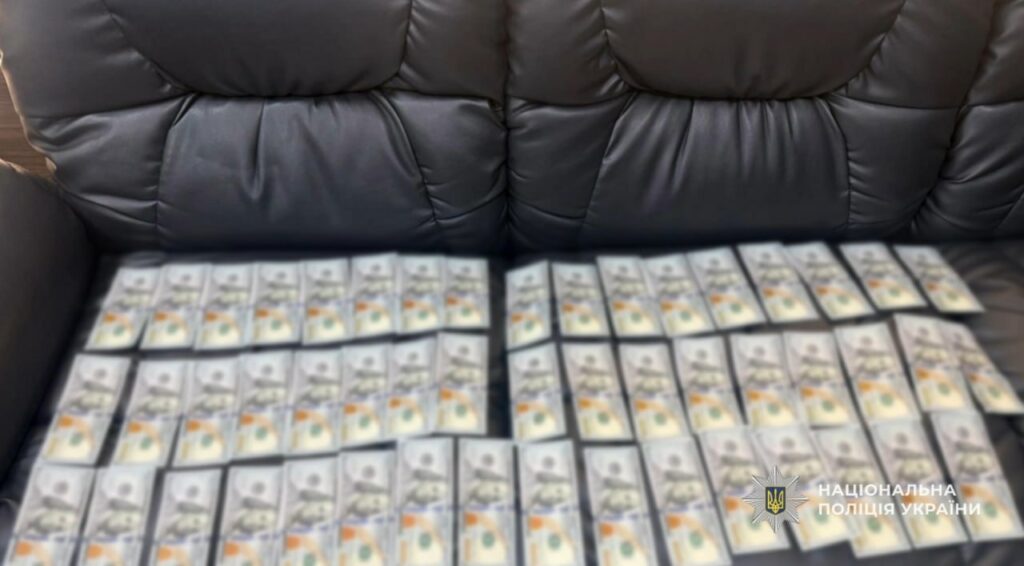 Блокував будівництво ВЕС заради 35 тисяч доларів: на Одещині затримали голову міськради Блокував будівництво ВЕС заради 35 тисяч доларів: на Одещині затримали голову міськради
