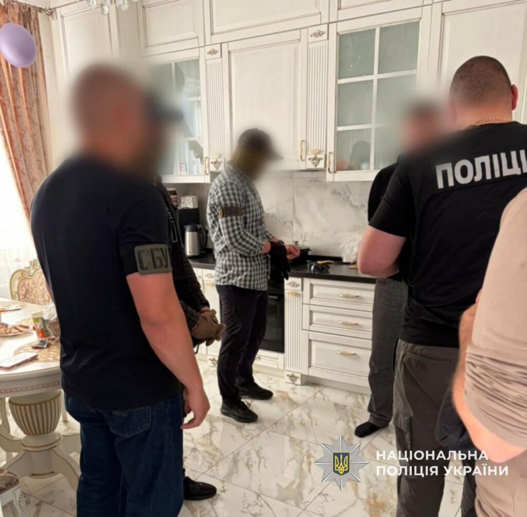 Блокував будівництво ВЕС заради 35 тисяч доларів: на Одещині затримали голову міськради Блокував будівництво ВЕС заради 35 тисяч доларів: на Одещині затримали голову міськради