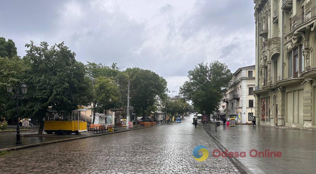 Фото тижня в Одесі: обстріли, мертві дельфіни, останній дзвоник і примхи погоди Фото тижня в Одесі: обстріли, мертві дельфіни, останній дзвоник і примхи погоди