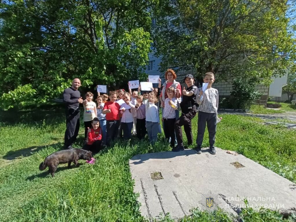 Як допомагати безпритульним тваринам: на Одещині школярів навчали гуманному ставленню до чотирилапих Як допомагати безпритульним тваринам: на Одещині школярів навчали гуманному ставленню до чотирилапих