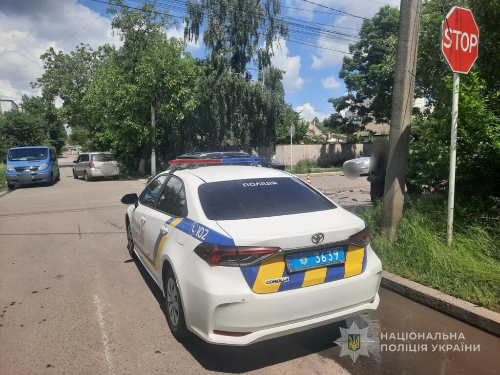 На Одещині внаслідок ДТП постраждали троє дітей: автівку відкинуло на тротуар В Одесской области в результате ДТП пострадали трое детей: машину отбросило на тротуар