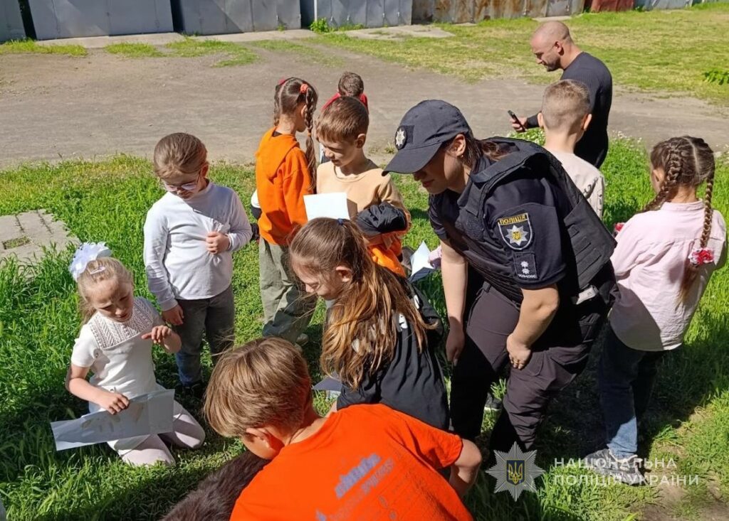 Як допомагати безпритульним тваринам: на Одещині школярів навчали гуманному ставленню до чотирилапих Як допомагати безпритульним тваринам: на Одещині школярів навчали гуманному ставленню до чотирилапих