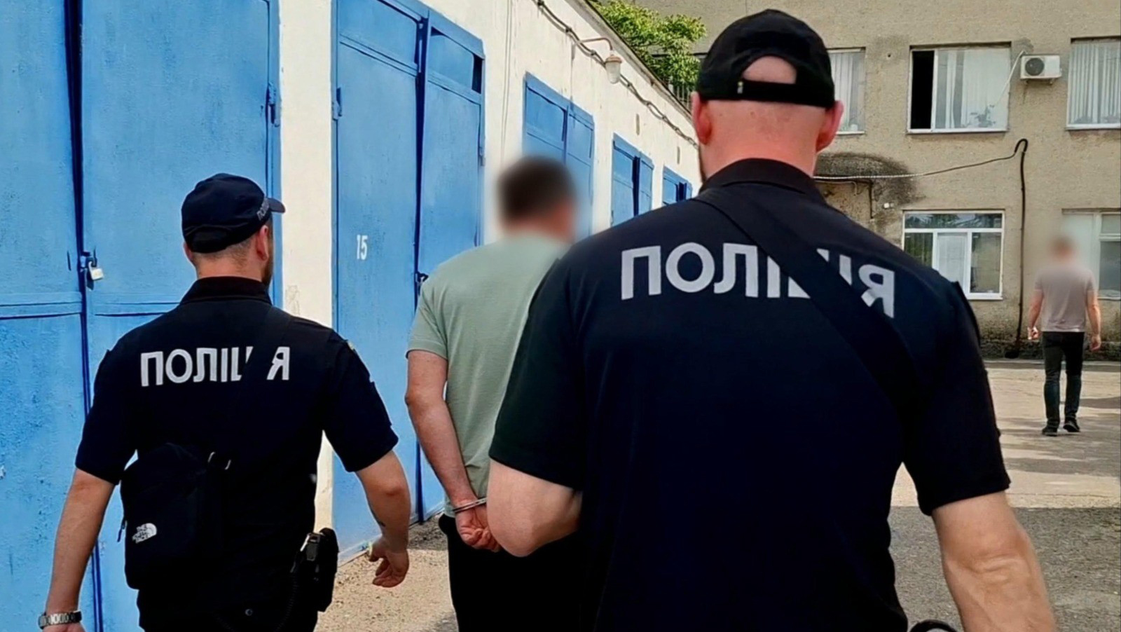 В Белгороде-Днестровском мужчина прятал арсенал боеприпасов в гараже В Белгороде-Днестровском мужчина прятал арсенал боеприпасов в гараже