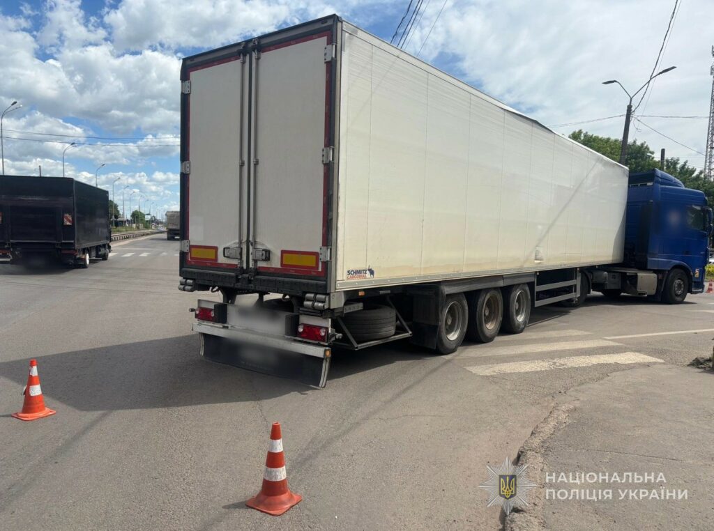На вулиці 28-ї Бригади вантажівка збила 78-річного пішохода На вулиці 28-ї Бригади вантажівка збила 78-річного пішохода