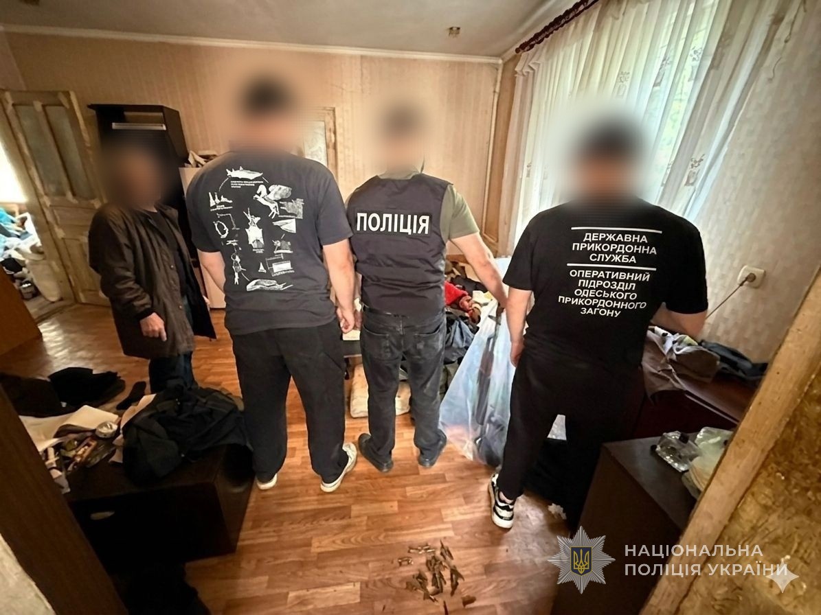 Військового з Одещини підозрюють у СЗЧ та та вивезенні арсеналу зброї з фронту Військового з Одещини підозрюють у СЗЧ та та вивезенні арсеналу зброї з фронту