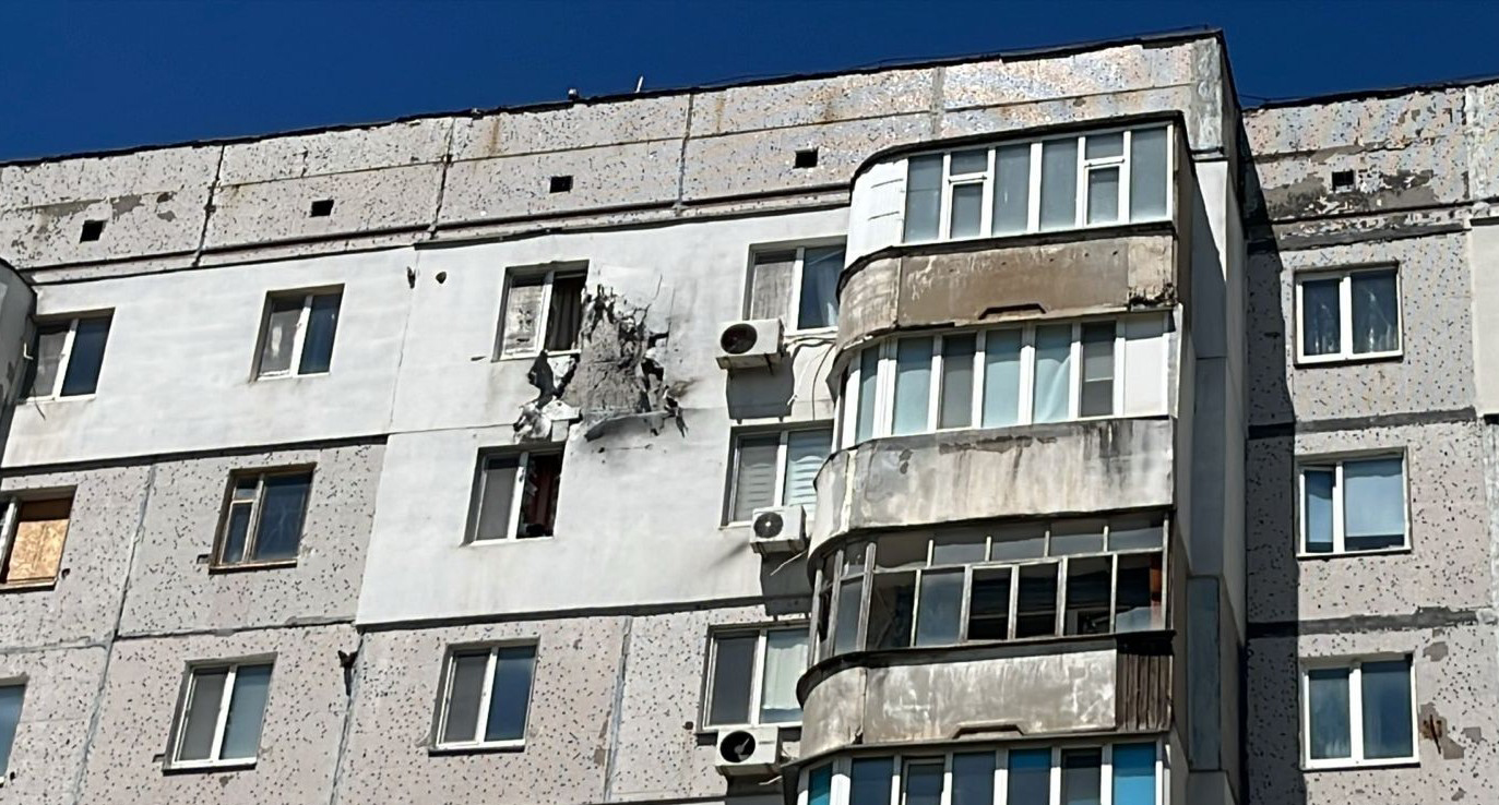 В Херсонской области из-за российских обстрелов ранены 12 человек, среди них полицейский и волонтеры В Херсонской области из-за российских обстрелов ранены 12 человек, среди них полицейский и волонтеры
