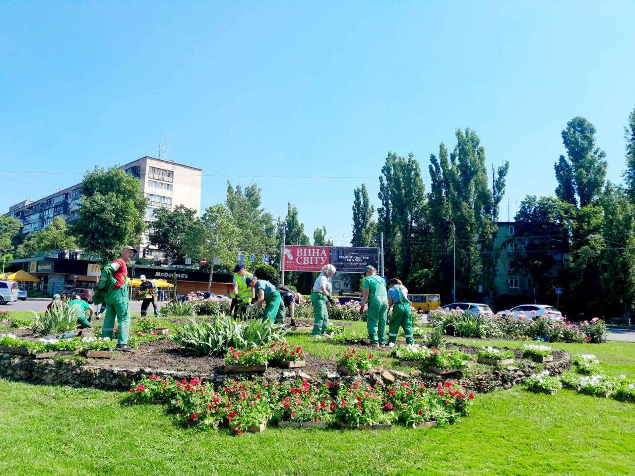 В Одесі тисячі квітів висадять на площі Трибуни Героїв