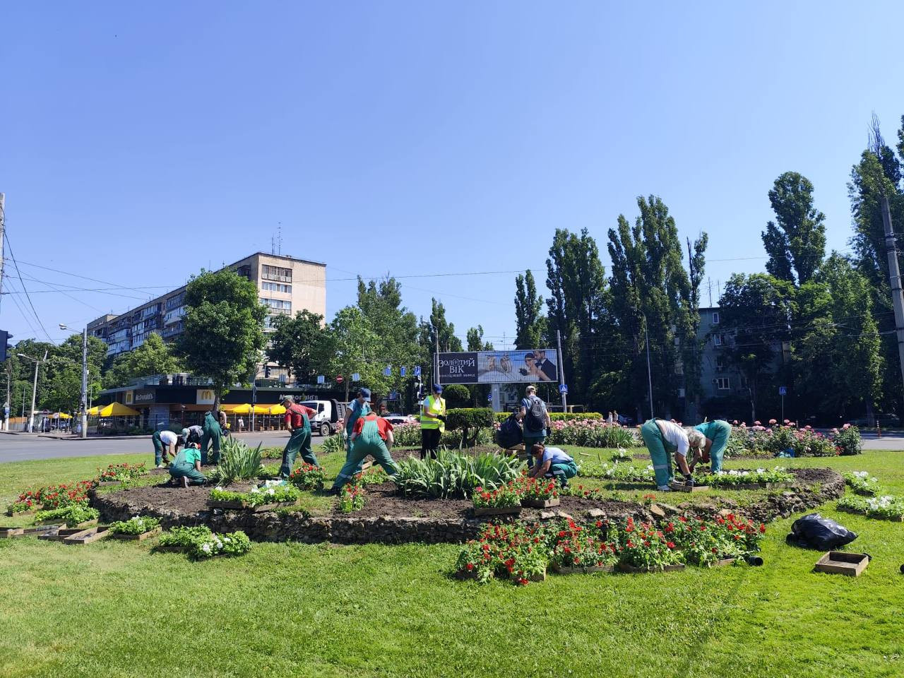 В Одесі тисячі квітів висадять на площі Трибуни Героїв