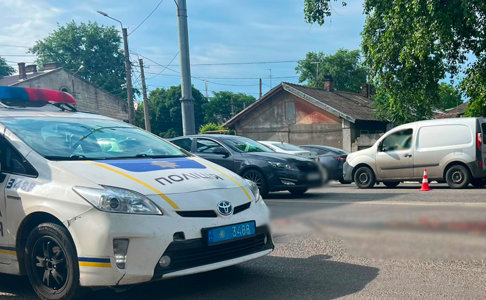 Вантажівка на смерть збила жінку на Стовповій в Одесі