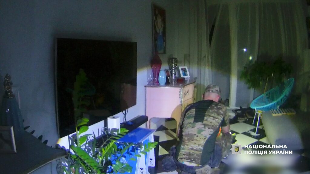Російський дрон залетів у квартиру одеського ЖК: бойова частина не вибухнула Российский дрон залетел в квартиру одесского ЖК: боевая часть не взорвалась