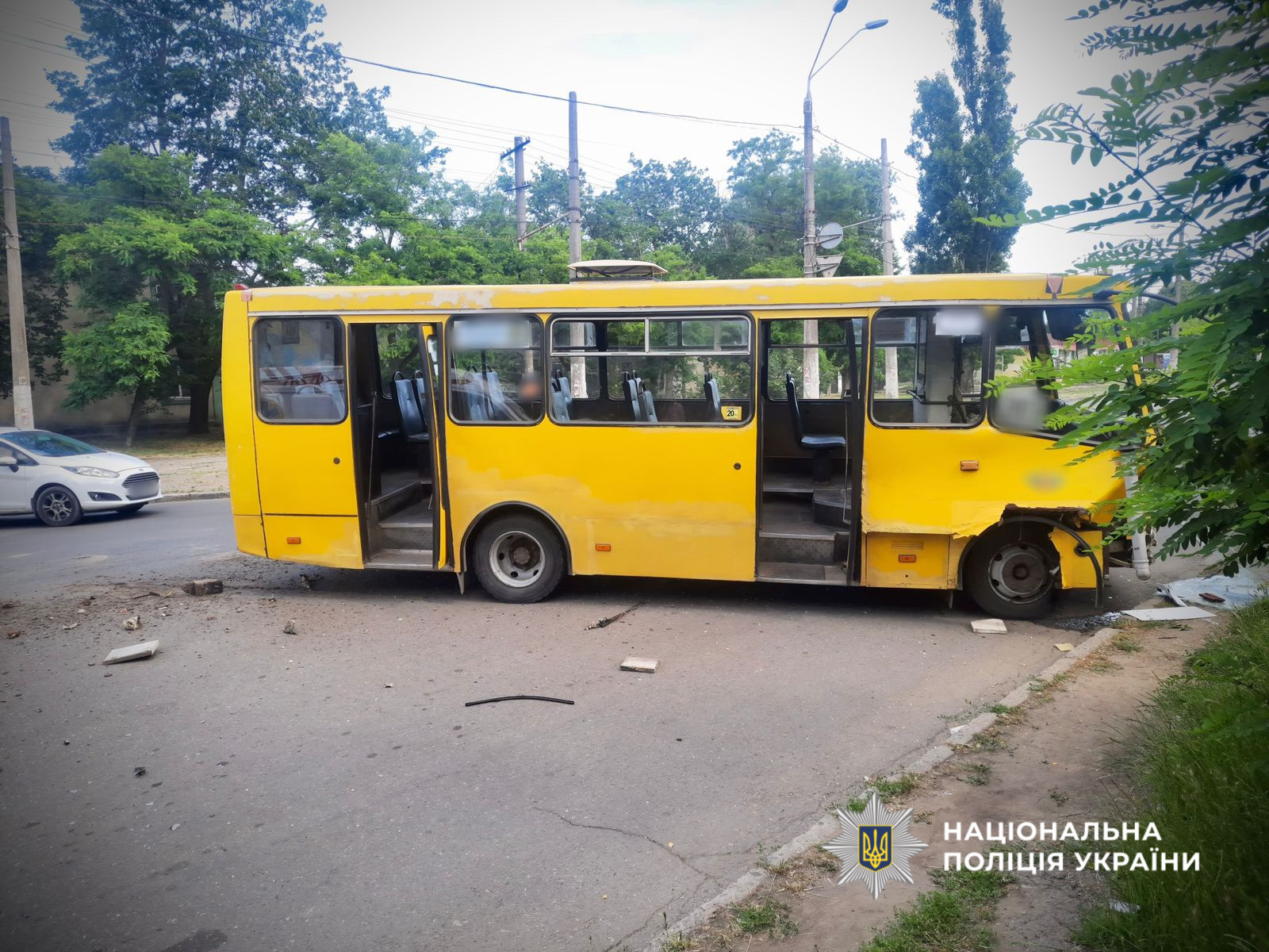 В Одесі на Слобідці зіткнулися позашляховик і маршрутка: є постраждалі В Одесі на Слобідці зіткнулися позашляховик і маршрутка: є постраждалі