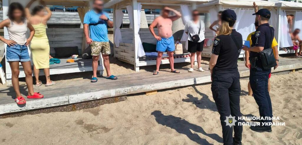 Поліцейські Одещини проводять профілактичні рейди на пляжах: про що попереджають відпочивальників Полицейские Одесской области проводят профилактические рейды на пляжах