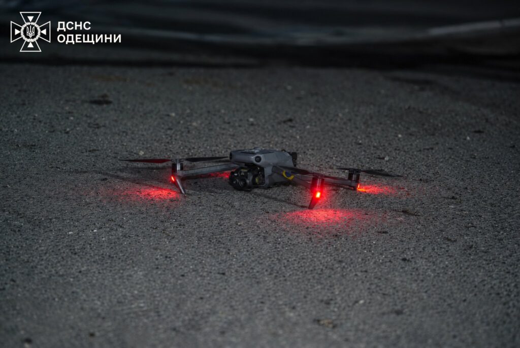 Наслідки ударів БпЛА по Одещині: понад 70 вогнеборців гасили масштабну пожежу Наслідки ударів БпЛА по Одещині: понад 70 вогнеборців гасили масштабну пожежу
