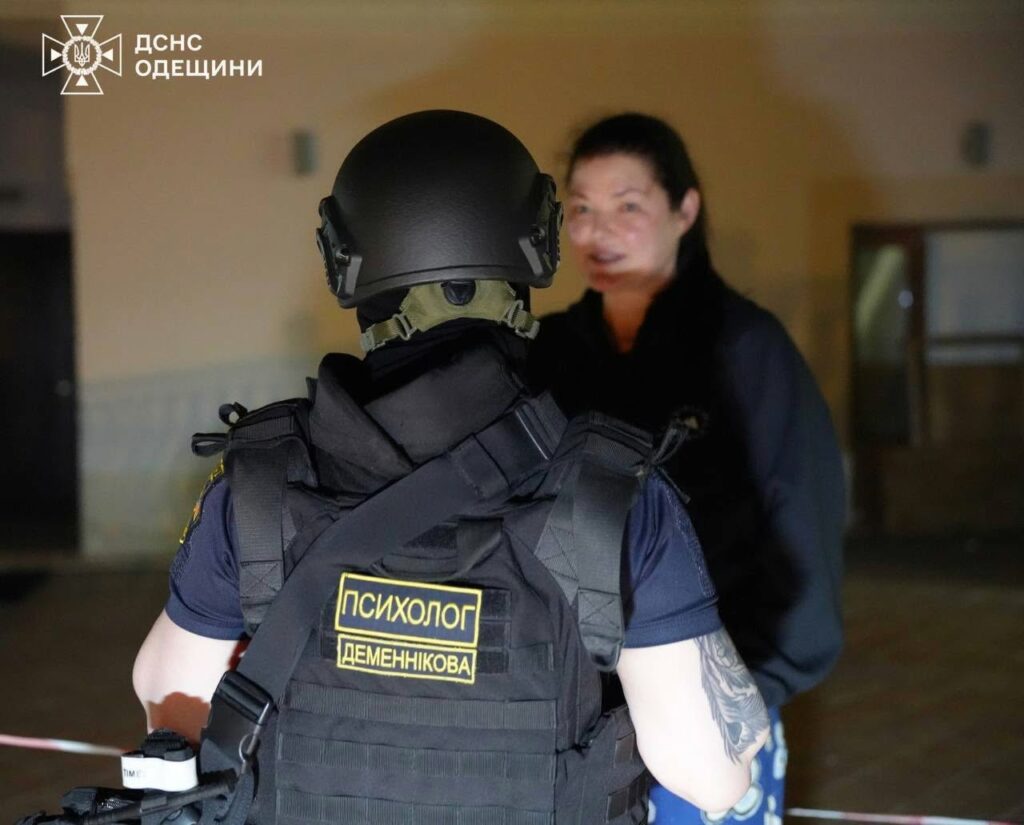 ДСНС показала наслідки атаки на Одесу: понад пів сотні рятувальників ліквідовували пожежу ДСНС показала наслідки атаки на Одесу: понад пів сотні рятувальників ліквідовували пожежу