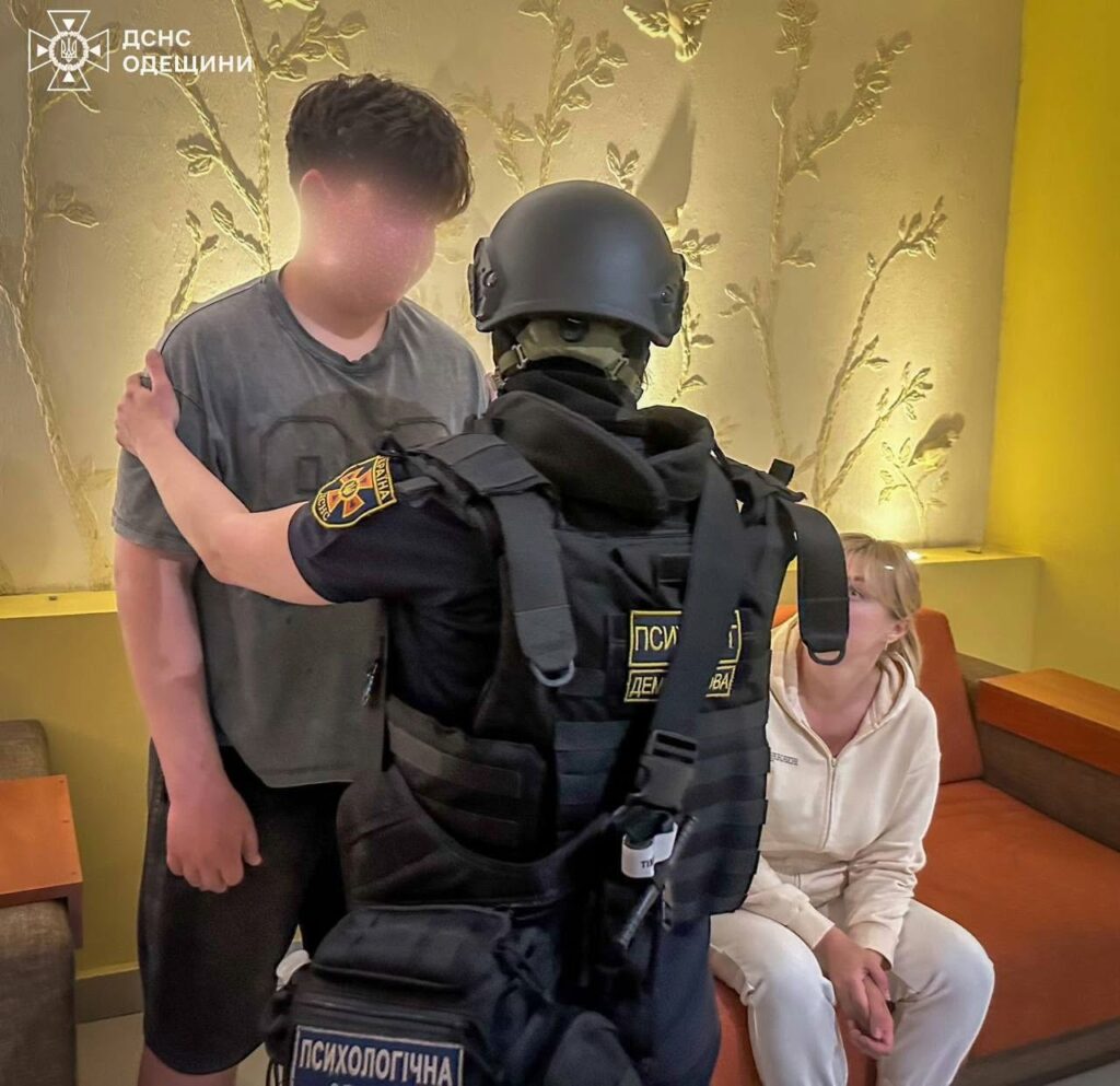 ДСНС показала наслідки атаки на Одесу: понад пів сотні рятувальників ліквідовували пожежу ДСНС показала наслідки атаки на Одесу: понад пів сотні рятувальників ліквідовували пожежу