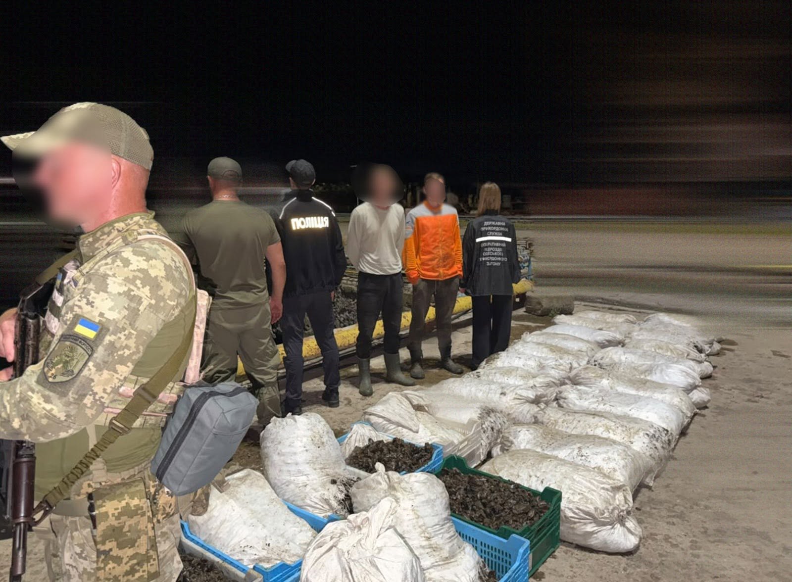 На Одещині затримали браконьєрів із уловом мідій на понад 200 тисяч гривень На Одещині затримали браконьєрів із уловом мідій на понад 200 тисяч гривень