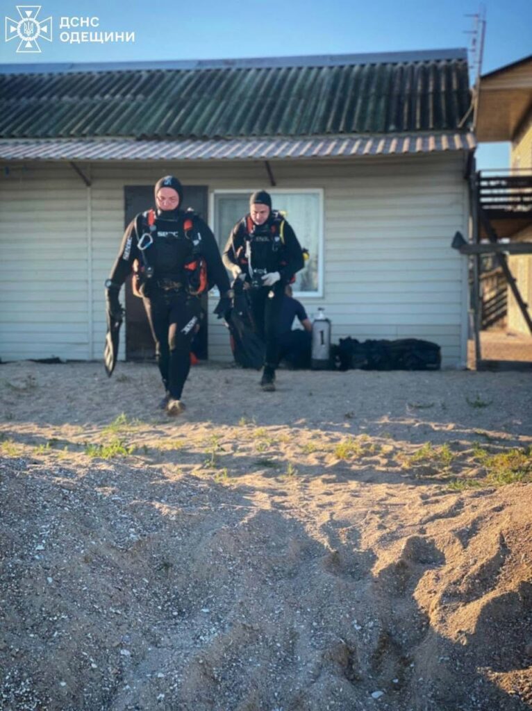 Дитину віднесло у море: на Одещині до пошуків дівчинки залучили аеророзвідку та водолазів Ребенка унесло в море: в Одесской области к поискам девочки привлекли аэроразведку и водолазов
