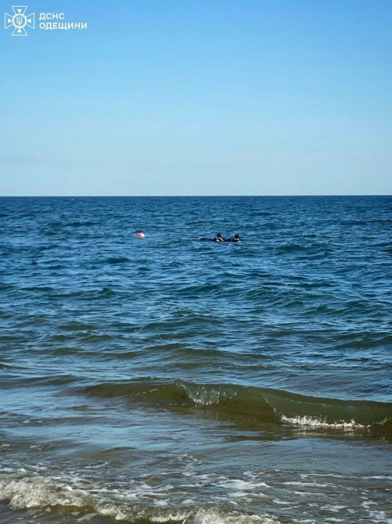 Дитину віднесло у море: на Одещині до пошуків дівчинки залучили аеророзвідку та водолазів Ребенка унесло в море: в Одесской области к поискам девочки привлекли аэроразведку и водолазов