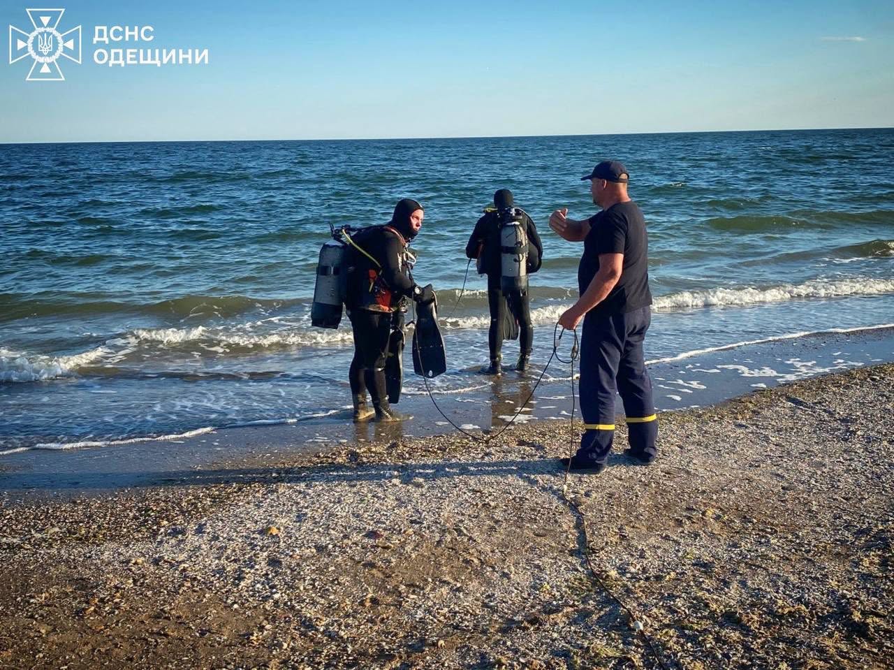 Ребенка унесло в море: в Одесской области к поискам девочки привлекли аэроразведку и водолазов Ребенка унесло в море: в Одесской области к поискам девочки привлекли аэроразведку и водолазов