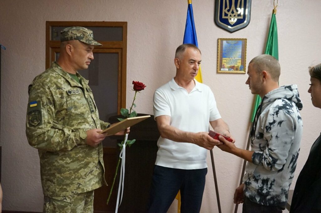 На Одещині сину загиблого прикордонника вручили посмертну нагороду батька «За мужність»