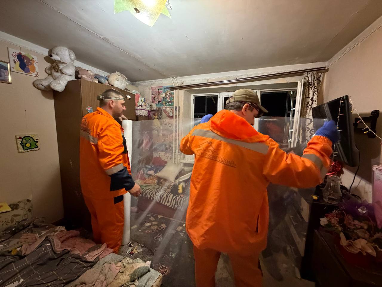 Одесса приходит в себя после дроновой атаки: в домах закрывают выбитые окна