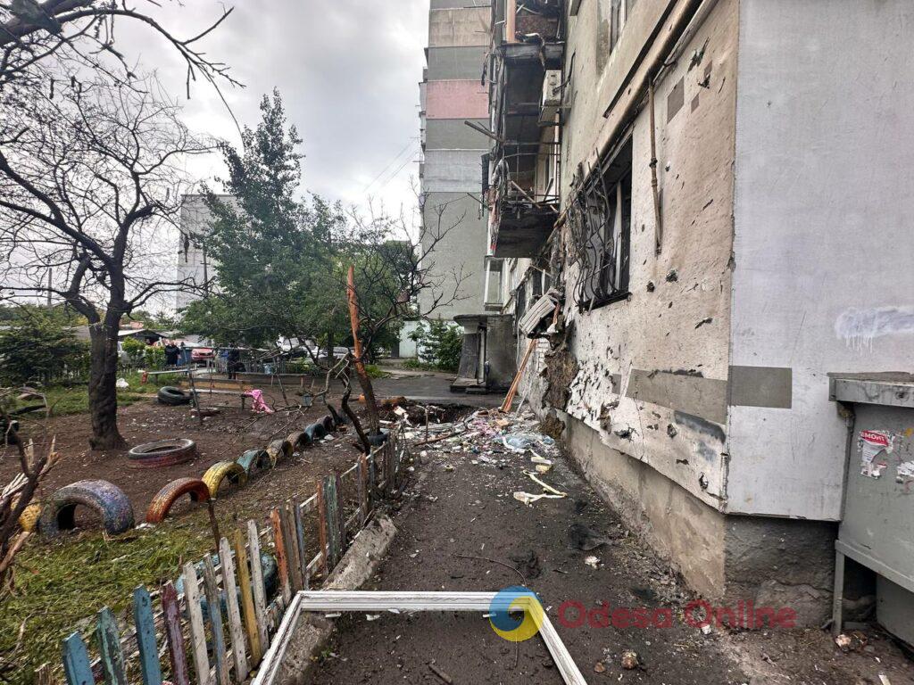 БпЛА влучив у дев’ятиповерхівку в Одесі: частково зруйновані два поверхи, є постраждалі БпЛА влучив у дев’ятиповерхівку в Одесі: частково зруйновані два поверхи, є постраждалі