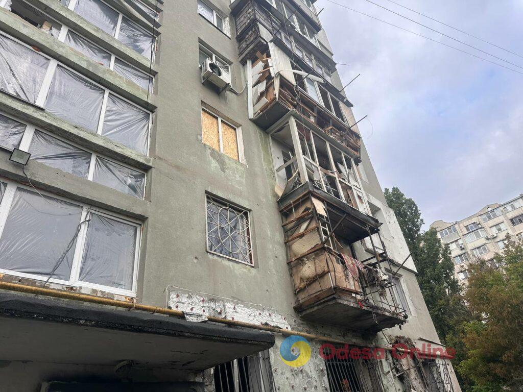 БпЛА влучив у дев’ятиповерхівку в Одесі: частково зруйновані два поверхи, є постраждалі БпЛА влучив у дев’ятиповерхівку в Одесі: частково зруйновані два поверхи, є постраждалі