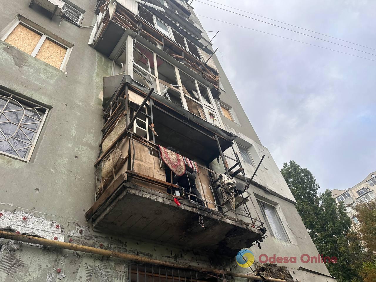 БпЛА влучив у дев’ятиповерхівку в Одесі: частково зруйновані два поверхи, є постраждалі БпЛА влучив у дев’ятиповерхівку в Одесі: частково зруйновані два поверхи, є постраждалі