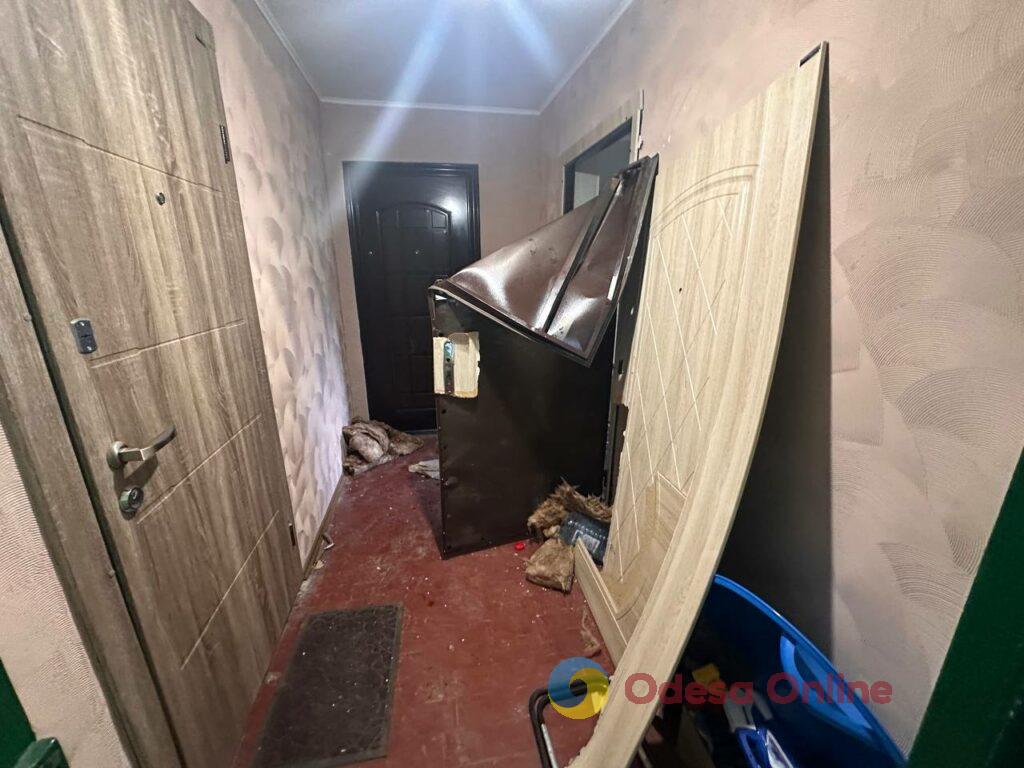 БпЛА влучив у дев’ятиповерхівку в Одесі: частково зруйновані два поверхи, є постраждалі БпЛА влучив у дев’ятиповерхівку в Одесі: частково зруйновані два поверхи, є постраждалі