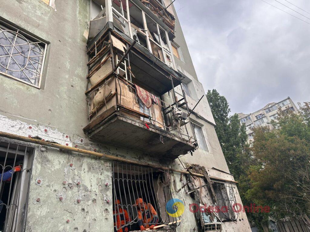 БпЛА влучив у дев’ятиповерхівку в Одесі: частково зруйновані два поверхи, є постраждалі БпЛА влучив у дев’ятиповерхівку в Одесі: частково зруйновані два поверхи, є постраждалі