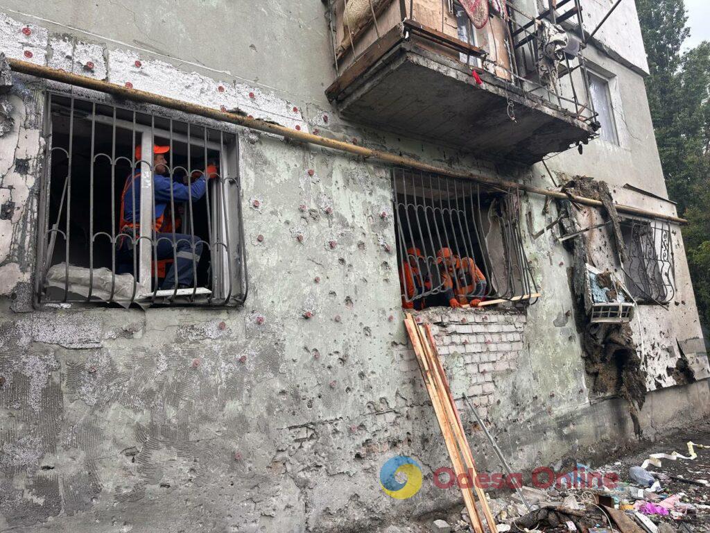 БпЛА влучив у дев’ятиповерхівку в Одесі: частково зруйновані два поверхи, є постраждалі БпЛА влучив у дев’ятиповерхівку в Одесі: частково зруйновані два поверхи, є постраждалі