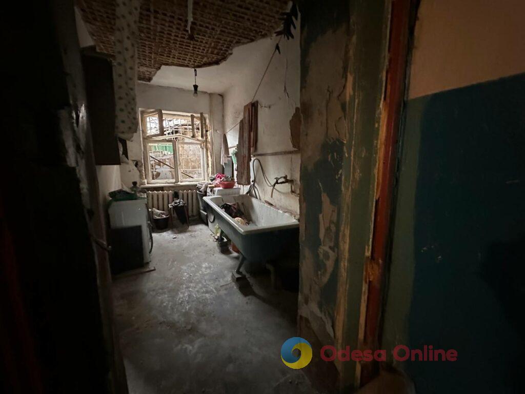Через обстріл в Одесі спалахнули два будинки: свідчення очевидців та фото наслідків