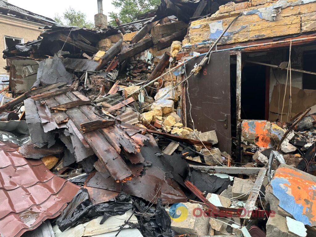 Через обстріл в Одесі спалахнули два будинки: свідчення очевидців та фото наслідків