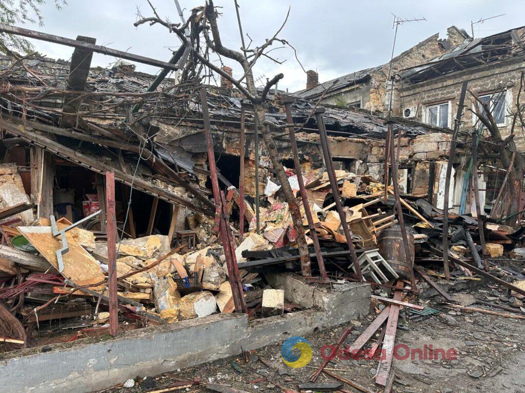 Через обстріл в Одесі спалахнули два будинки: свідчення очевидців та фото наслідків