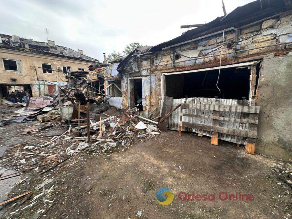 Через обстріл в Одесі спалахнули два будинки: свідчення очевидців та фото наслідків