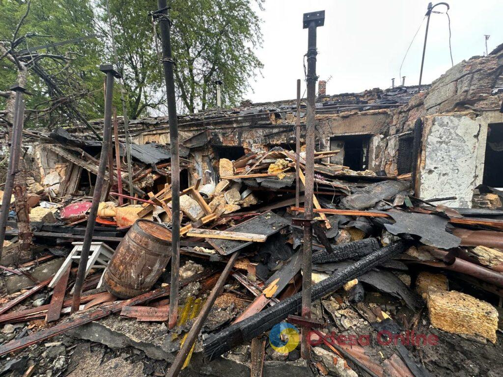 Через обстріл в Одесі спалахнули два будинки: свідчення очевидців та фото наслідків