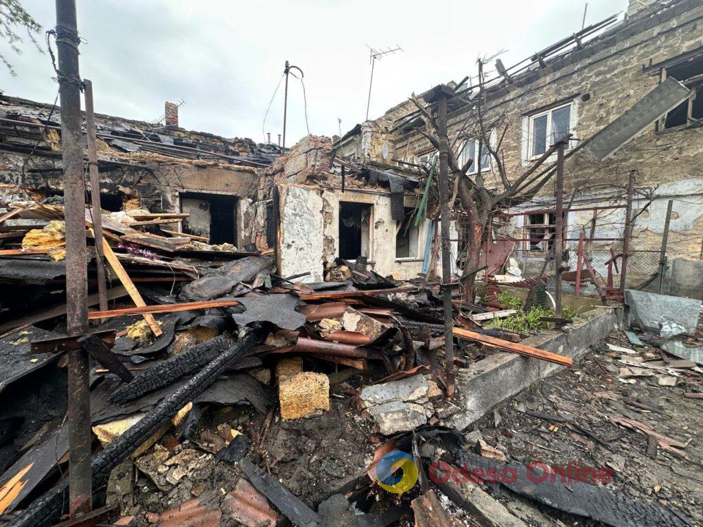 Через обстріл в Одесі спалахнули два будинки: свідчення очевидців та фото наслідків
