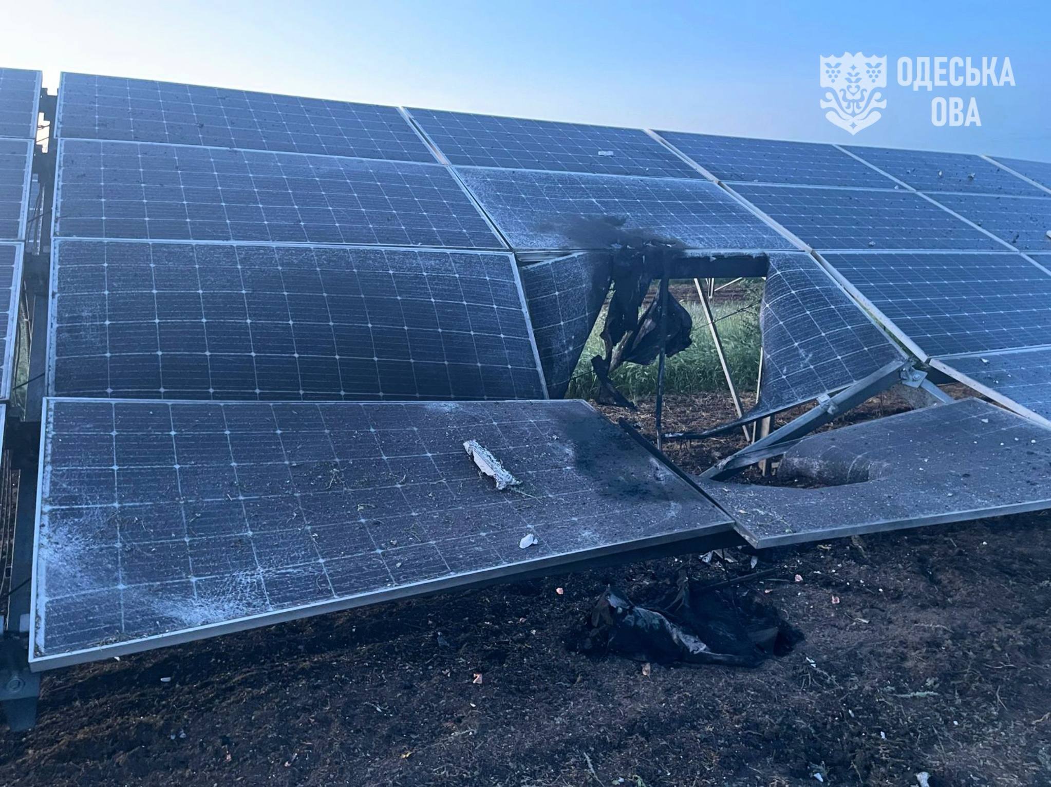 Ворожі дрони пошкодили сонячні панелі альтернативної генерації на Одещині