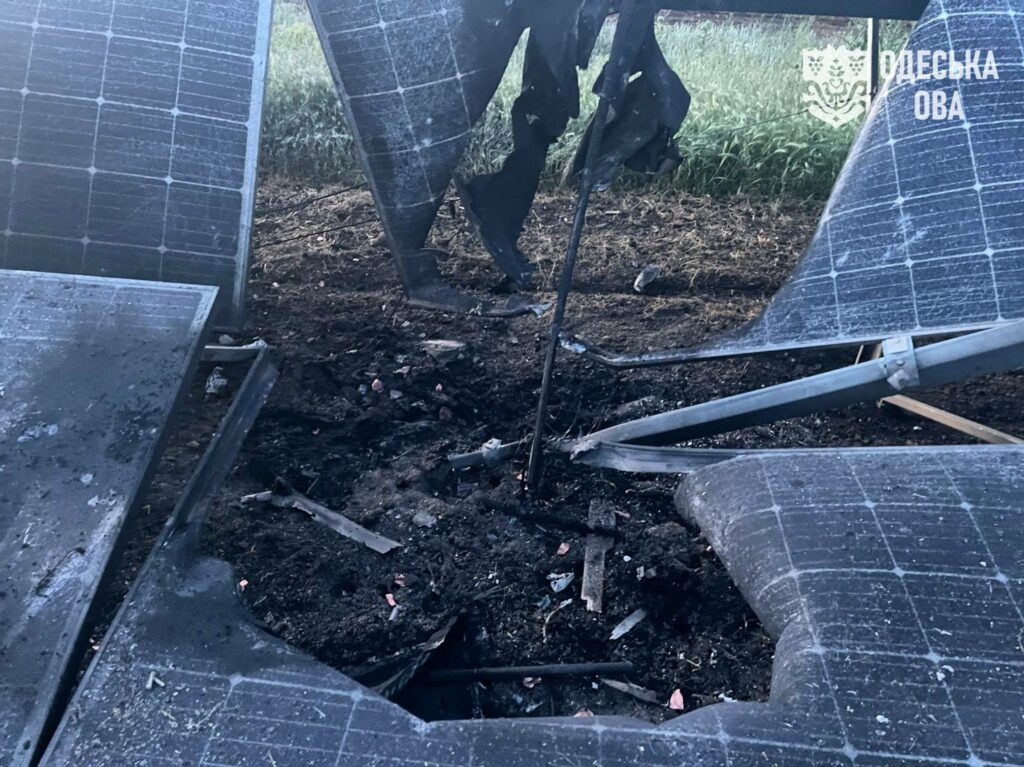 Ворожі дрони пошкодили сонячні панелі альтернативної генерації на Одещині