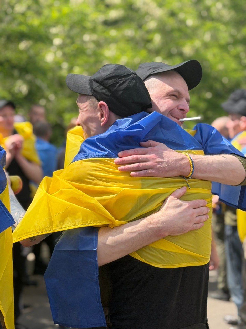 Во время 75-го обмена из плена вернулись 186 украинцев Во время 75-го обмена из плена вернулись 186 украинцев