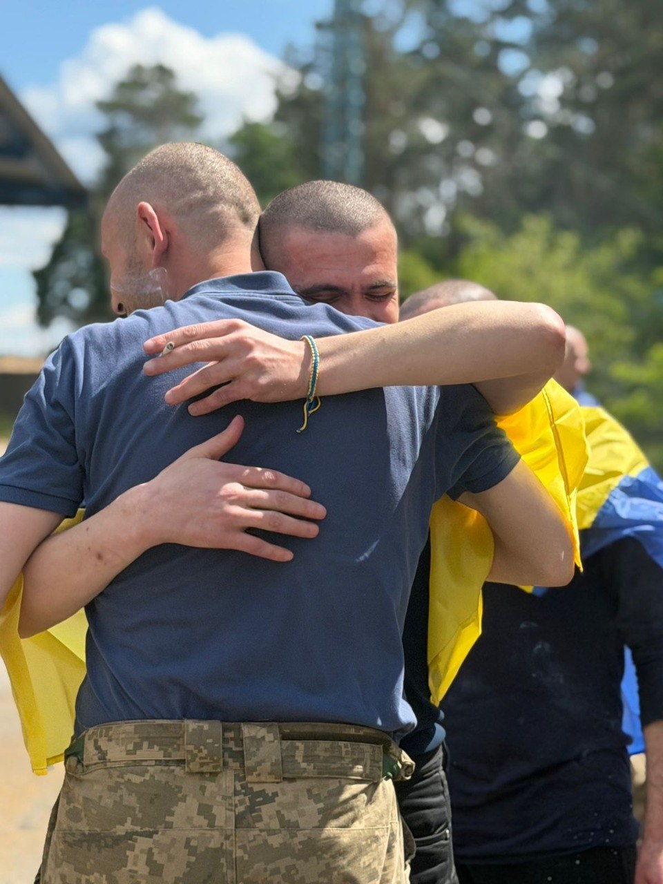 Во время 75-го обмена из плена вернулись 186 украинцев Во время 75-го обмена из плена вернулись 186 украинцев