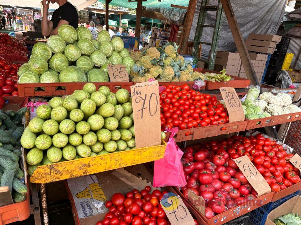 Горошок, персик та сало: актуальні ціни на одеському Привозі Горошек, персик и сало: актуальные цены на одесском Привозе