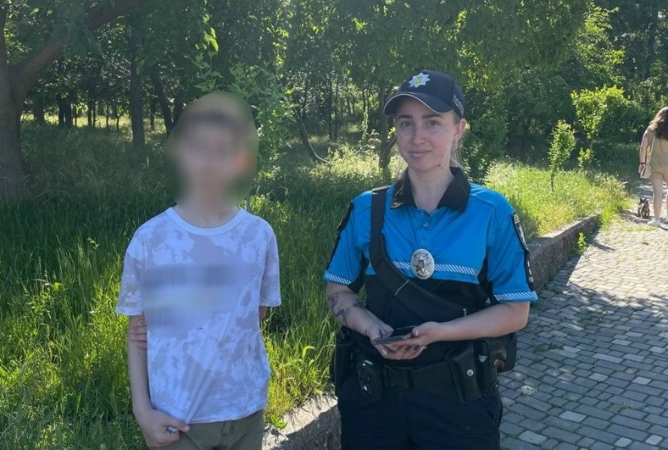 Потерялся во время прогулки: одесские велопатрульные разыскали 10-летнего мальчика