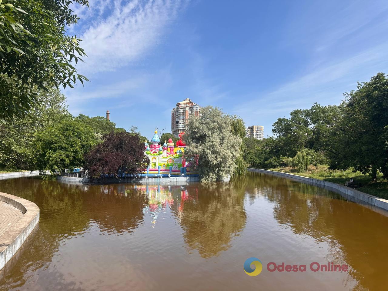 Одеса в об’єктиві: квітучі парки, чергові «прильоти» та фірмовий місцевий гумор Одеса в об’єктиві: квітучі парки, чергові «прильоти» та фірмовий місцевий гумор