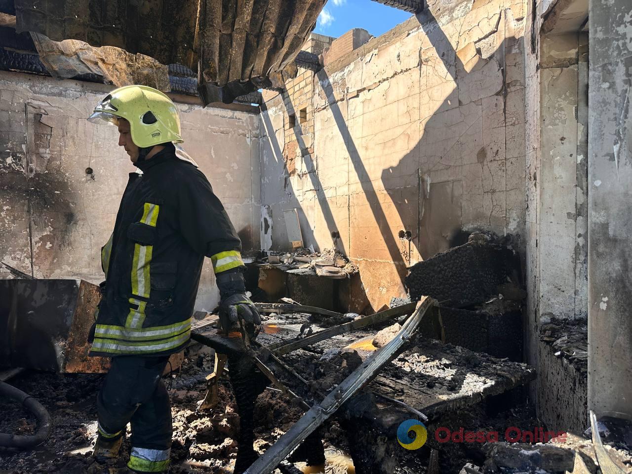В Одесском районе в результате атаки РФ разрушен жилой дом (фото) В Одесском районе в результате атаки РФ разрушен жилой дом (фото)
