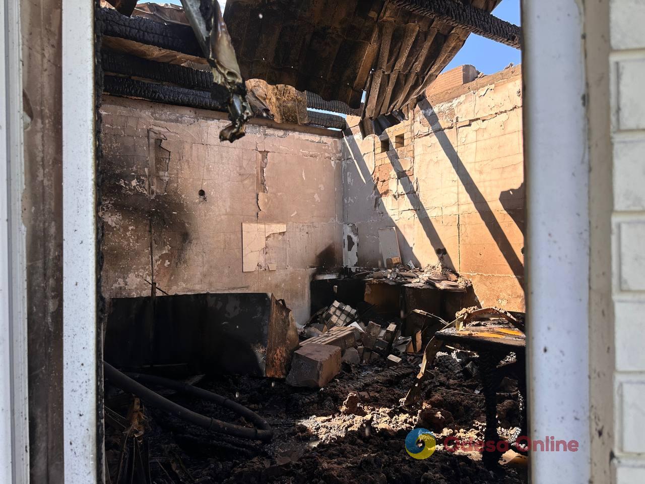 В Одесском районе в результате атаки РФ разрушен жилой дом (фото) В Одесском районе в результате атаки РФ разрушен жилой дом (фото)