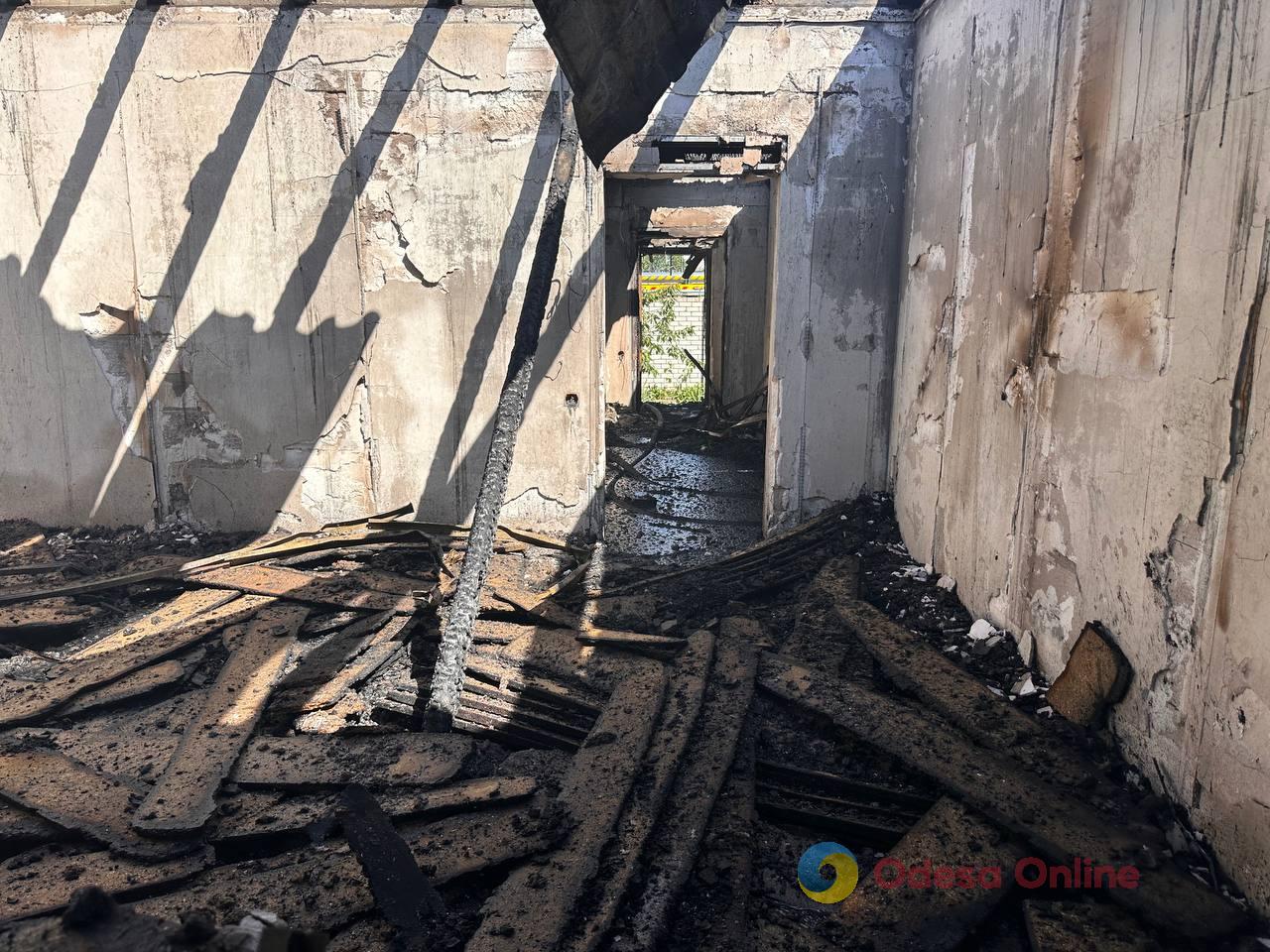 В Одесском районе в результате атаки РФ разрушен жилой дом (фото) В Одесском районе в результате атаки РФ разрушен жилой дом (фото)
