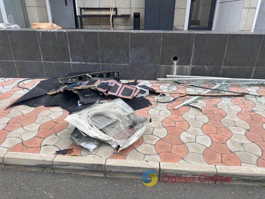 Як виглядає одеська багатоповерхівка після атаки РФ: фоторепортаж з місця події Як виглядає одеська багатоповерхівка після атаки РФ: фоторепортаж з місця події